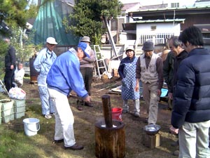 写真：餅つき大会の様子１