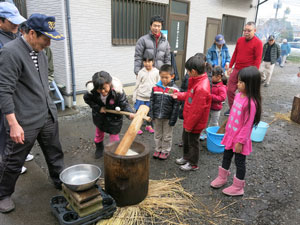 餅つきの様子2